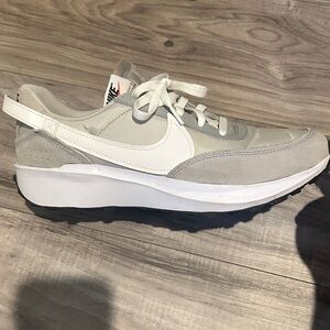 Men’s 10.5 Nike Waffle Light Gray and White